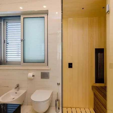 Modern Luxury With Swimming Pool - Bayside View