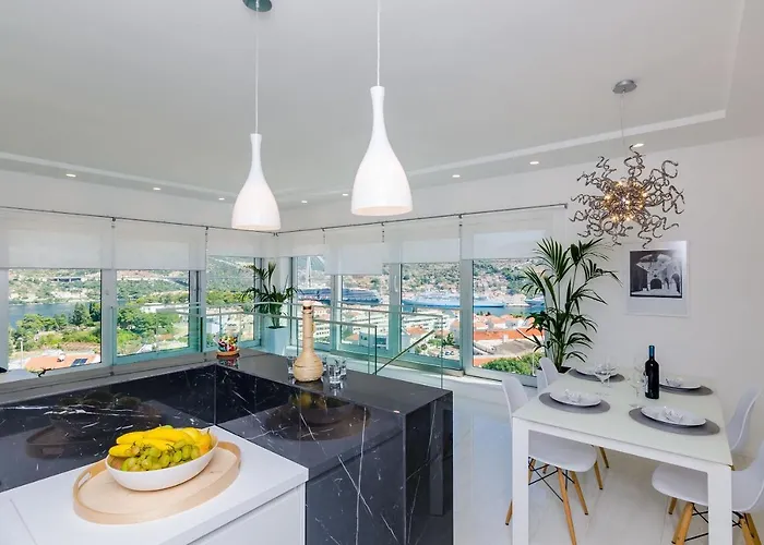 Апартаменты Modern Luxury With Swimming Pool - Bayside View *