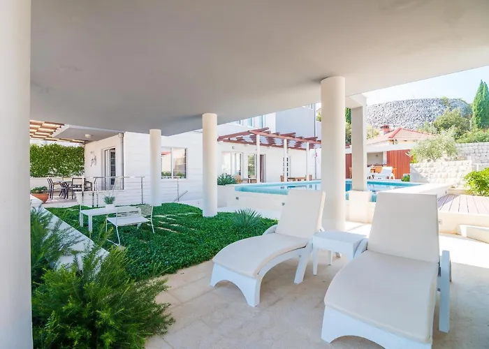 Апартаменты Modern Luxury With Swimming Pool - Bayside View