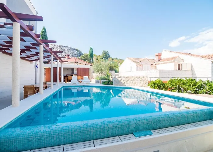 Апартаменты Modern Luxury With Swimming Pool - Bayside View *