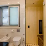 Modern Luxury With Swimming Pool - Bayside View