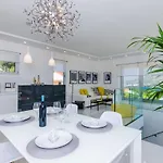 Modern Luxury With Swimming Pool - Bayside View Apartament *