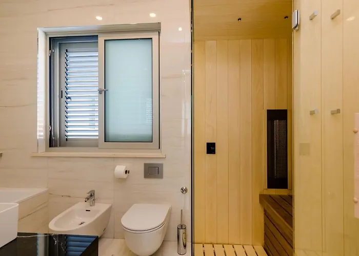 Modern Luxury With Swimming Pool - Bayside View